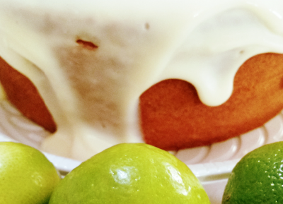 Bolo de Limão com Cobertura de Leite Condensado e Creme de Leite